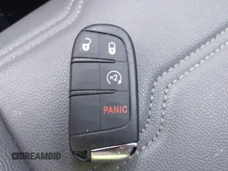 2019 Jeep Compass Latitude z VIN 3C4NJDBB9KT713896, wystawiony jako IAAI lot #42055180 z przebiegiem 67 025 mil mil oraz . Historia ofert i sprzedaży dostępna na DreamBid. Obrazek 11.