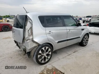 2013 Kia Soul + z VIN KNDJT2A66D7483811, wystawiony jako Copart lot #56746085 z przebiegiem 161 371 mil mil oraz Szkoda całkowita • Salvage title. Historia ofert i sprzedaży dostępna na DreamBid. Obrazek 3.