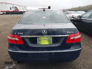 2013 Mercedes-Benz E-Class E 350 Luxury with VIN WDDHF8JB2DA757178, listed as a IAAI auction lot 41911577 with 93,346 mi miles. Bid and sale history available at carsss.com. Image 16.