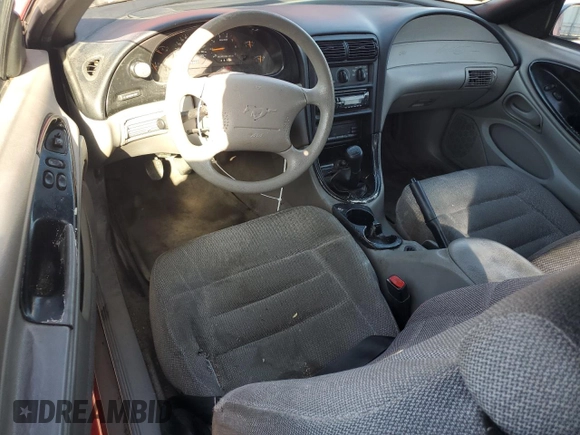 1998 Ford Mustang z VIN 1FAFP4044WF142556, wystawiony jako Copart lot #51642505 z przebiegiem 146 962 mil mil oraz Szkoda całkowita • Salvage title. Historia ofert i sprzedaży dostępna na DreamBid. Obrazek 8.