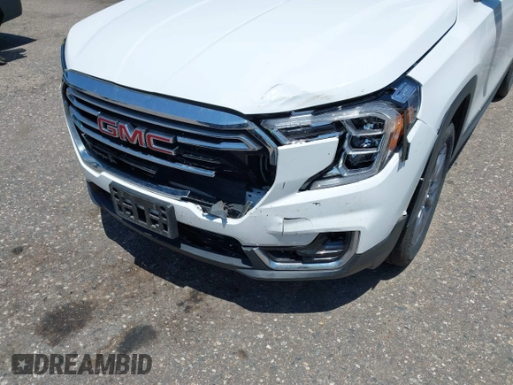 2024 GMC Terrain SLT z VIN 3GKALVEG7RL234722, wystawiony jako IAAI lot #42588099 z przebiegiem 31 077 mil mil oraz . Historia ofert i sprzedaży dostępna na DreamBid. Obrazek 6.
