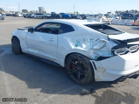 2020 Chevrolet Camaro 1SS with VIN 1G1FE1R72L0137049, listed as a IAAI auction lot 41507341 with 28,800 mi miles. Bid and sale history available at carsss.com. Image 6.