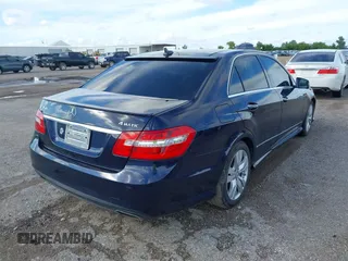 2013 Mercedes-Benz E 350 Luxury z VIN WDDHF8JB3DA763748, wystawiony jako IAAI lot #42447273 z przebiegiem 140 460 mil mil oraz . Historia ofert i sprzedaży dostępna na DreamBid. Obrazek 4.