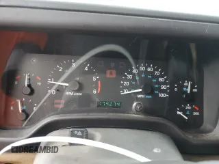 2000 Jeep Wrangler Sahara with VIN 1J4FA59S5YP761127, listed as a Copart auction lot 65247225 with 174,274 mi miles and Clean title. Bid and sale history available at DreamBid. Image 9.