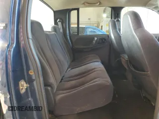 2000 Dodge Dakota Sport with VIN 1B7GG2AN8YS722350, listed as a Copart auction lot 69377984 with 199,883 mi miles and Salvage Title. Bid and sale history available at carsss.com. Image 10.