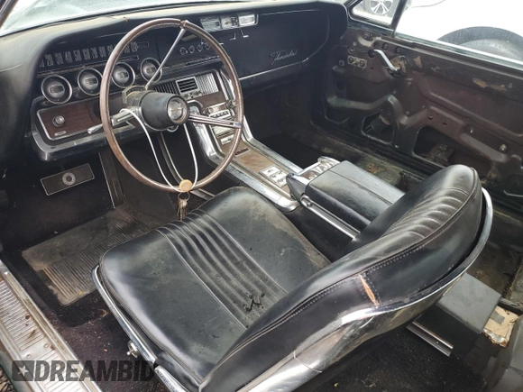 1965 Ford Thunderbird с VIN 5Y87Z145008, выставлен на аукционе Copart как лот 51123095 с пробегом 898 350 миль миль и Списание • Salvage title. История ставок и продаж доступна на DreamBid. Изображение 8.