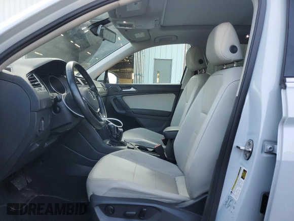 2018 Volkswagen Tiguan SEL z VIN 3VV2B7AXXJM009697, wystawiony jako Copart lot #66335425 z przebiegiem 129 117 mil mil oraz Czysty tytuł • Clean title. Historia ofert i sprzedaży dostępna na DreamBid. Obrazek 7.