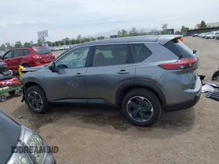 2024 Nissan Rogue SV z VIN JN8BT3BA6RW005788, wystawiony jako IAAI lot #42228429 z przebiegiem 6 097 mil mil oraz . Historia ofert i sprzedaży dostępna na DreamBid. Obrazek 15.