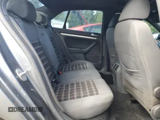 2008 Volkswagen Jetta GLI z VIN 3VWDJ71KX8M006725, wystawiony jako Copart lot #58665965 z przebiegiem 182 427 mil mil oraz Tytuł czysty. Historia ofert i sprzedaży dostępna na DreamBid. Obrazek 11.
