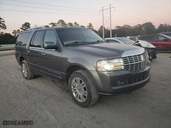 2013 Lincoln Navigator L with VIN 5LMJJ3H59DEL00625, listed as a Copart auction lot 81787254 with 117,893 mi miles and Salvage Title. Bid and sale history available at carsss.com. Image 4.