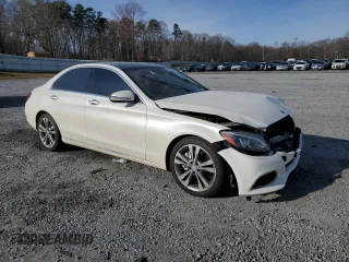 2017 Mercedes-Benz C 300 z VIN 55SWF4JBXHU196024, wystawiony jako Copart lot #42220035 z przebiegiem 95 899 mil mil oraz Szkoda całkowita • Salvage title. Historia ofert i sprzedaży dostępna na DreamBid. Obrazek 4.