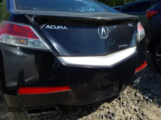 2010 Acura TL Technology z VIN 19UUA9F51AA008420, wystawiony jako IAAI lot #42227010 z przebiegiem 206 808 mil mil oraz . Historia ofert i sprzedaży dostępna na DreamBid. Obrazek 17.