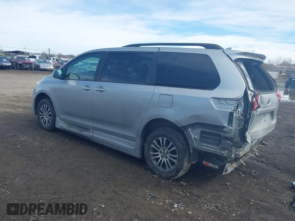 2019 Toyota Sienna XLE Auto Access Seat with VIN 5TDYZ3DC1KS002323, listed as a IAAI auction lot 41677879 with 86,470 mi miles. Bid and sale history available at carsss.com. Image 3.