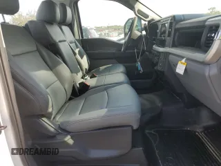 2024 Ford F-250 XL z VIN 1FTBF2BA0REC59905, wystawiony jako Copart lot #53203795 z przebiegiem Nie podano mil oraz Szkoda całkowita • Salvage title. Historia ofert i sprzedaży dostępna na DreamBid. Obrazek 10.