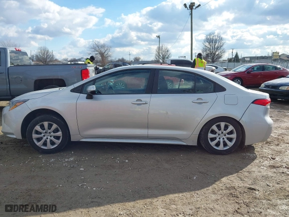 2022 Toyota Corolla LE with VIN 5YFEPMAE3NP297460, listed as a IAAI auction lot 41688004 with 69,250 mi miles. Bid and sale history available at carsss.com. Image 15.