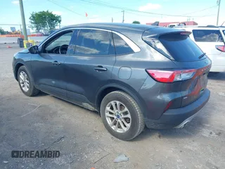 2020 Ford Escape SE z VIN 1FMCU0G63LUC26585, wystawiony jako IAAI lot #42332332 z przebiegiem 62 681 mil mil oraz . Historia ofert i sprzedaży dostępna na DreamBid. Obrazek 3.