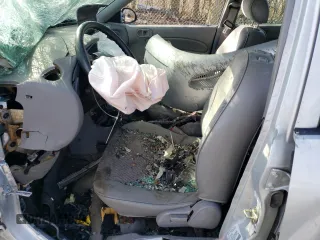 1998 Ford Escort LX z VIN 1FAFP10P9WW308918, wystawiony jako Copart lot #47925665 z przebiegiem Nie podano mil oraz Szkoda całkowita • Salvage title. Historia ofert i sprzedaży dostępna na DreamBid. Obrazek 7.
