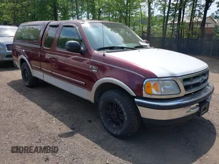 1998 Ford F-150 z VIN 1FTZX176XWNA95309, wystawiony jako IAAI lot #42150453 z przebiegiem 208 507 mil mil oraz . Historia ofert i sprzedaży dostępna na DreamBid. Obrazek 1.
