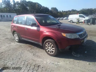 2010 Subaru Forester 2.5X with VIN JF2SH6AC5AH787349, listed as a IAAI auction lot 40590262 with 207,000 mi miles. Bid and sale history available at carsss.com. Image 1.
