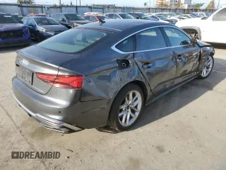 2024 Audi A5 Sportback S line Premium Plus z VIN WAUFACF53RA071001, wystawiony jako Copart lot #60230745 z przebiegiem 22 911 mil mil oraz Szkoda całkowita • Salvage title. Historia ofert i sprzedaży dostępna na DreamBid. Obrazek 3.