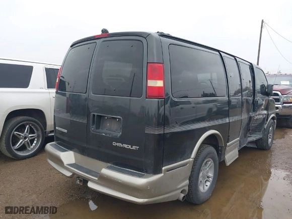 2003 Chevrolet Express Cargo Van YF7 Upfitter with VIN 1GBFG15T431237706, listed as a IAAI auction lot 38581131 with 198,566 mi miles. Bid and sale history available at carsss.com. Image 4.