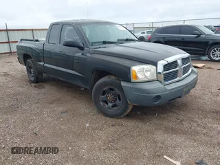 2005 Dodge Dakota ST z VIN 1D7HE22K95S335614, wystawiony jako IAAI lot #42423965 z przebiegiem 133 514 mil mil oraz . Historia ofert i sprzedaży dostępna na DreamBid. Obrazek 1.