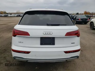 2024 Audi Q5 Komfort with VIN WA1AAAFY3R2124179, listed as a Copart auction lot 72621264 with 1,372 mi miles and Salvage Title. Bid and sale history available at carsss.com. Image 6.