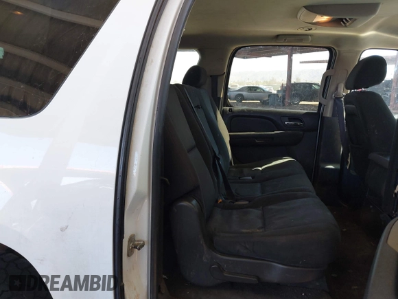 2010 Chevrolet Suburban LS with VIN 1GNUCHE01AR174986, listed as a IAAI auction lot 41697401 with 333,135 mi miles. Bid and sale history available at carsss.com. Image 8.