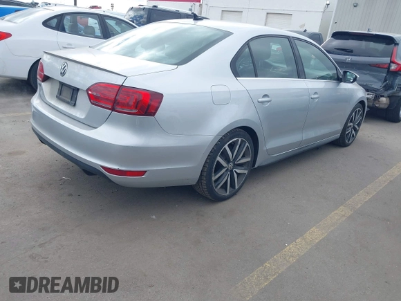2014 Volkswagen Jetta GLI Edition 30 с VIN 3VW4S7AJ2EM214517, выставлен на аукционе IAAI как лот 41662860 с пробегом 185 783 миль миль и . История ставок и продаж доступна на DreamBid. Изображение 4.