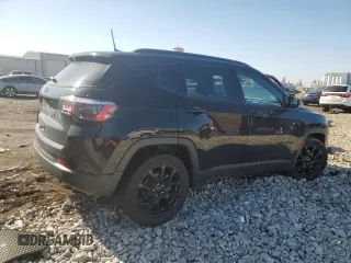 2022 Jeep Compass Altitude with VIN 3C4NJCBB2NT187786, listed as a Copart auction lot 53027925 with 45,894 mi miles and Salvage title. Bid and sale history available at DreamBid. Image 3.