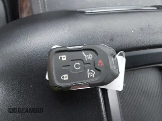 2018 Chevrolet Tahoe LT z VIN 1GNSKBKC9JR132670, wystawiony jako IAAI lot #42248273 z przebiegiem 136 636 mil mil oraz . Historia ofert i sprzedaży dostępna na DreamBid. Obrazek 11.