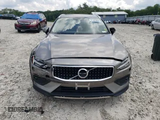 2020 Volvo V60 z VIN YV4102WK8L1036653, wystawiony jako Copart lot #61437033 z przebiegiem 35 446 mil mil oraz . Historia ofert i sprzedaży dostępna na DreamBid. Obrazek 5.