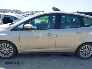 2017 Ford C-Max SE z VIN 1FADP5AU7HL117831, wystawiony jako IAAI lot #42034045 z przebiegiem 124 014 mil mil oraz . Historia ofert i sprzedaży dostępna na DreamBid. Obrazek 14.