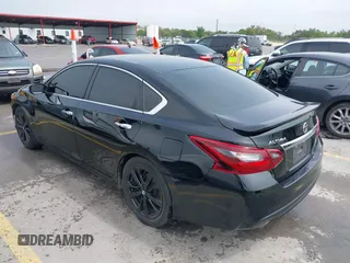 2017 Nissan Altima SV z VIN 1N4AL3AP4HC215163, wystawiony jako IAAI lot #41972238 z przebiegiem 147 627 mil mil oraz . Historia ofert i sprzedaży dostępna na DreamBid. Obrazek 3.