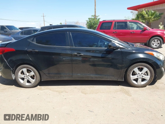 2013 Hyundai Elantra GLS z VIN 5NPDH4AE4DH440405, wystawiony jako IAAI lot #41901236 z przebiegiem 122 375 mil mil oraz . Historia ofert i sprzedaży dostępna na DreamBid. Obrazek 13.
