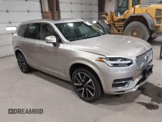 2023 Volvo XC90 Plus z VIN YV4L12PN7P1910947, wystawiony jako IAAI lot #42345455 z przebiegiem 60 534 mil mil oraz . Historia ofert i sprzedaży dostępna na DreamBid. Obrazek 1.