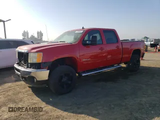 2011 GMC Sierra 2500HD SLT z VIN 1GT121E8XBF134436, wystawiony jako Copart lot #75702824 z przebiegiem 204 285 mil mil oraz Czysty tytuł • Clean title. Historia ofert i sprzedaży dostępna na DreamBid. Obrazek 1.