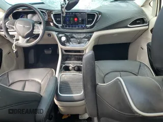 2022 Chrysler Pacifica Hybrid Limited z VIN 2C4RC1S7XNR123039, wystawiony jako Copart lot #57786915 z przebiegiem 61 616 mil mil oraz Szkoda całkowita • Salvage title. Historia ofert i sprzedaży dostępna na DreamBid. Obrazek 8.
