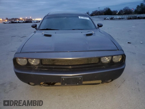 2014 Dodge Challenger R/T Plus z VIN 2C3CDYBT5EH160826, wystawiony jako Copart lot #82748844 z przebiegiem 160 152 mil mil oraz Szkoda całkowita • Salvage title. Historia ofert i sprzedaży dostępna na DreamBid. Obrazek 5.