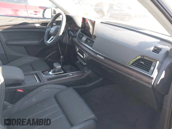 2021 Audi Q5 Prestige with VIN WA1CAAFY2M2096909, listed as a IAAI auction lot 40746125 with 10,025 mi miles. Bid and sale history available at carsss.com. Image 5.