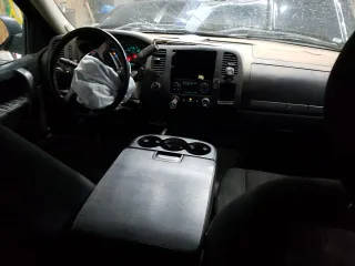 2011 Chevrolet Silverado 1500 LT with VIN 3GCPKSE38BG336386, listed as a Copart auction lot 80490004 with 118,978 mi miles and Clean Title. Bid and sale history available at carsss.com. Image 8.