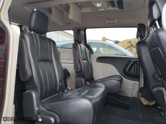 2016 Chrysler Town & Country Touring with VIN 2C4RC1BG9GR231090, listed as a Copart auction lot 82591964 with 176,798 mi miles and Salvage Title. Bid and sale history available at carsss.com. Image 11.
