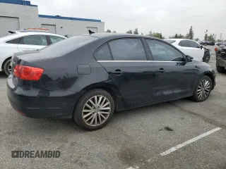 2014 Volkswagen Jetta SEL z VIN 3VWL17AJ8EM440253, wystawiony jako Copart lot #55537115 z przebiegiem 143 980 mil mil oraz Czysty tytuł • Clean title. Historia ofert i sprzedaży dostępna na DreamBid. Obrazek 3.