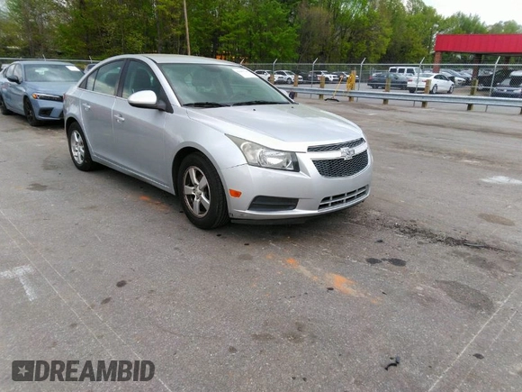 2014 Chevrolet Cruze 1LT z VIN 1G1PC5SB7E7249503, wystawiony jako IAAI lot #42005106 z przebiegiem 91 917 mil mil oraz . Historia ofert i sprzedaży dostępna na DreamBid. Obrazek 1.