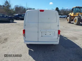 2019 Nissan NV200 S z VIN 3N6CM0KN5KK708070, wystawiony jako IAAI lot #41631390 z przebiegiem 113 335 mil mil oraz . Historia ofert i sprzedaży dostępna na DreamBid. Obrazek 15.