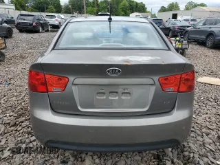 2010 Kia Forte EX z VIN KNAFU4A2XA5250756, wystawiony jako Copart lot #58743405 z przebiegiem 204 266 mil mil oraz Szkoda całkowita • Salvage title. Historia ofert i sprzedaży dostępna na DreamBid. Obrazek 6.
