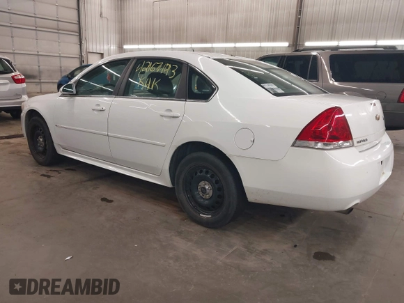 2014 Chevrolet Impala Police Police z VIN 2G1WD5E30E1187257, wystawiony jako IAAI lot #42167443 z przebiegiem 230 000 mil mil oraz . Historia ofert i sprzedaży dostępna na DreamBid. Obrazek 3.
