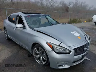 2018 Infiniti Q70 Luxe z VIN JN1BY1PPXJM330669, wystawiony jako IAAI lot #41627984 z przebiegiem Nie podano mil oraz . Historia ofert i sprzedaży dostępna na DreamBid. Obrazek 1.