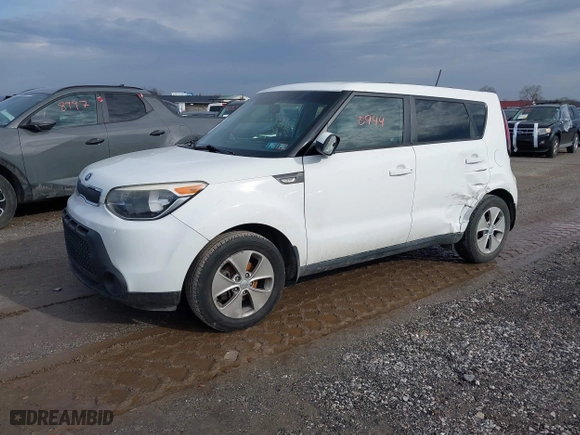 2014 Kia Soul with VIN KNDJN2A28E7111086, listed as a IAAI auction lot 41280944 with 122,006 mi miles. Bid and sale history available at carsss.com. Image 2.