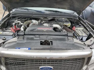 2003 Ford Excursion Limited z VIN 1FMNU42P23EB56085, wystawiony jako Copart lot #58863405 z przebiegiem 251 772 mil mil oraz Tytuł czysty. Historia ofert i sprzedaży dostępna na DreamBid. Obrazek 11.
